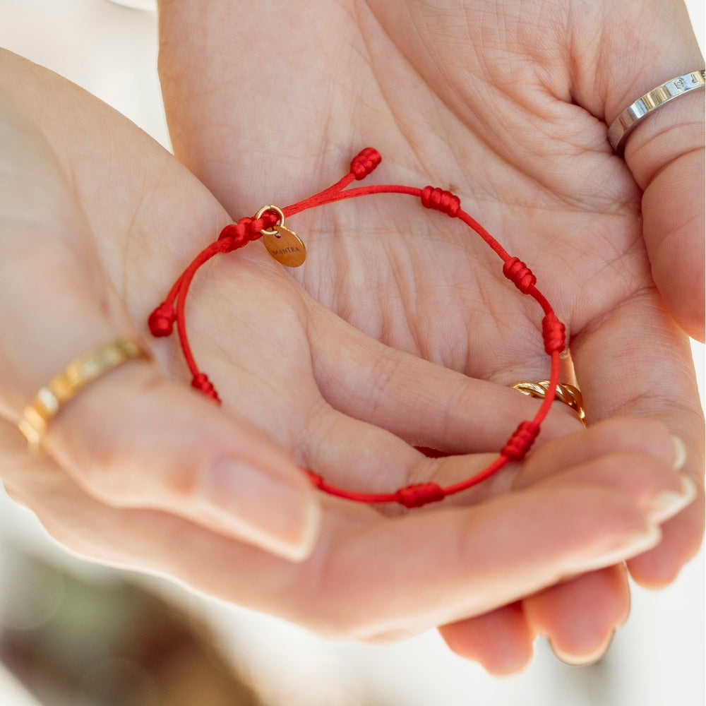 The Meaning of the 7 Knots Bracelet and the Red String Tradition